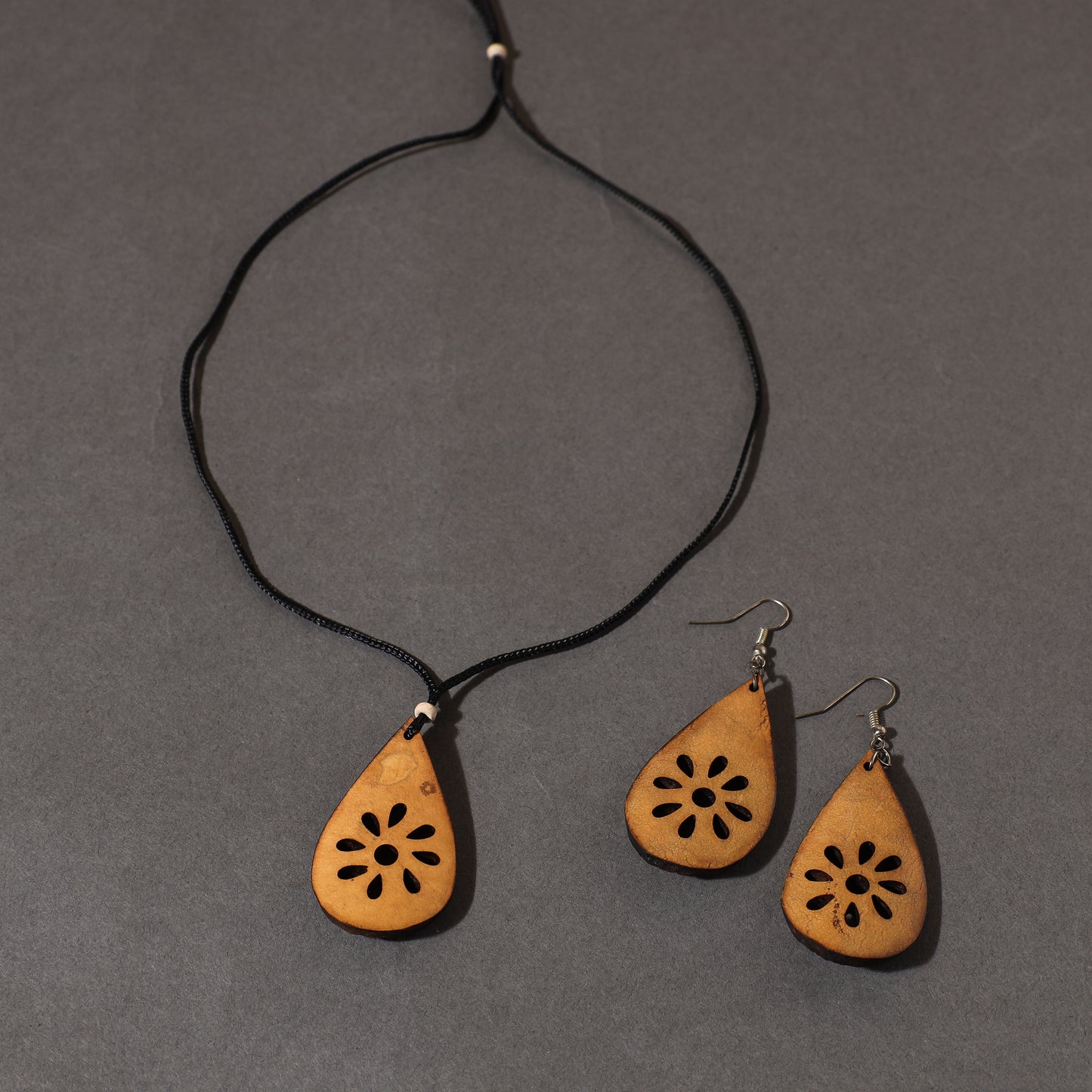 Brown - tuma craft hand carved dried bottle gourd necklace