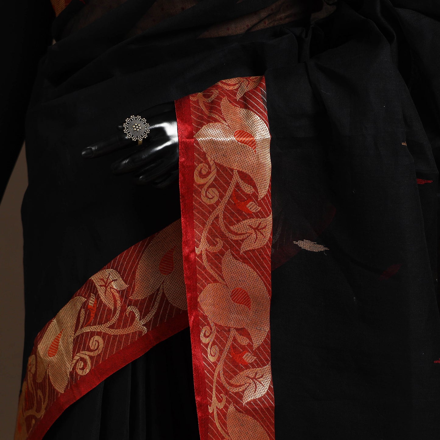 Black Bengali Tant Saree with Matching Jewellery & Blouse