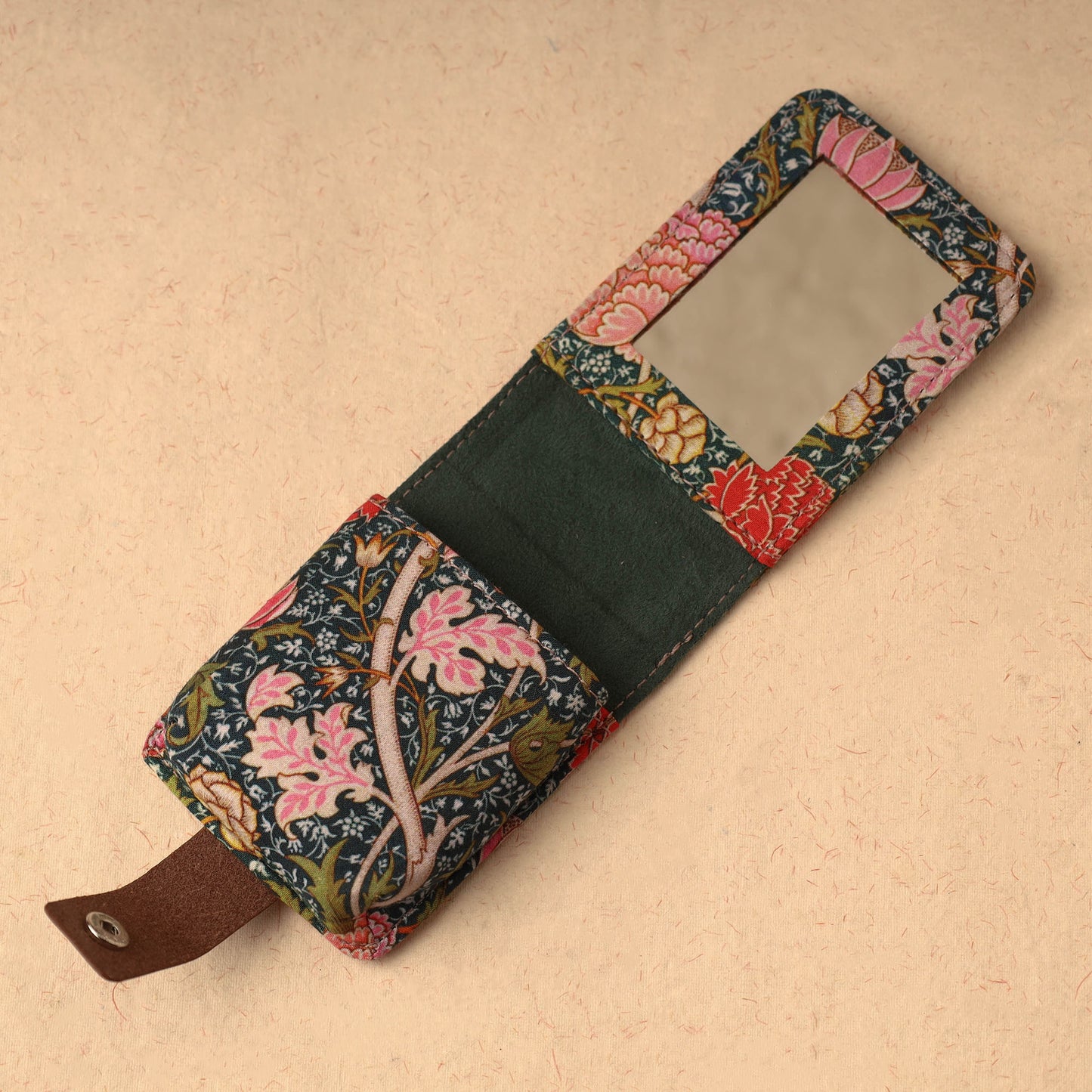 Floral Printed Handcrafted Lipstick Case With Mirror (4 x 3 in) 17