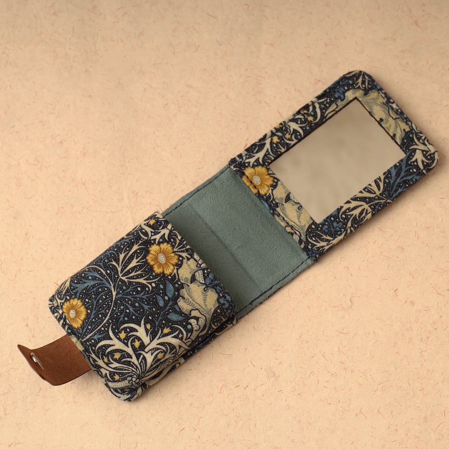 Floral Printed Handcrafted Lipstick Case With Mirror (4 x 3 in) 18