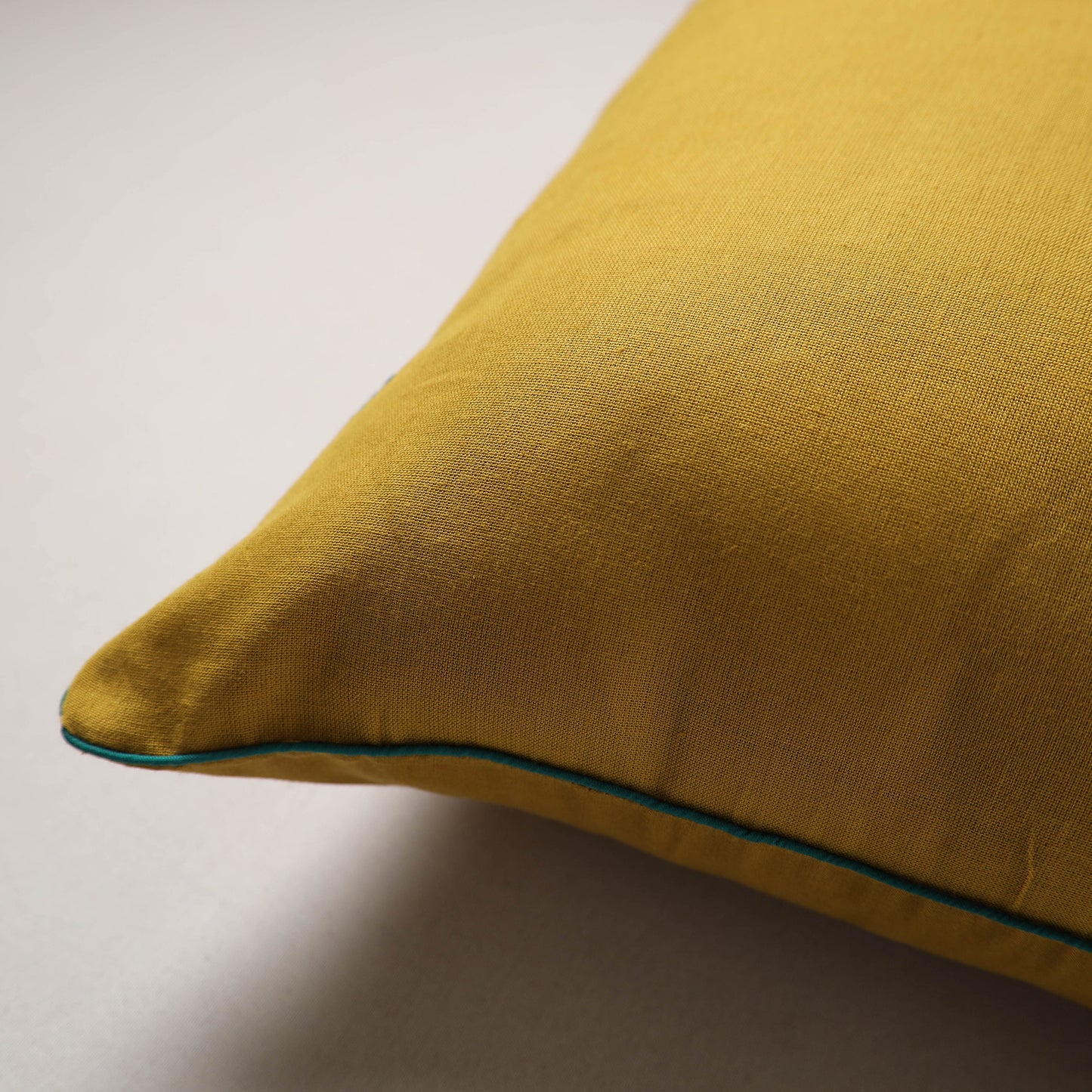 Jacquard Cushion Cover (16 x 16 in) 01