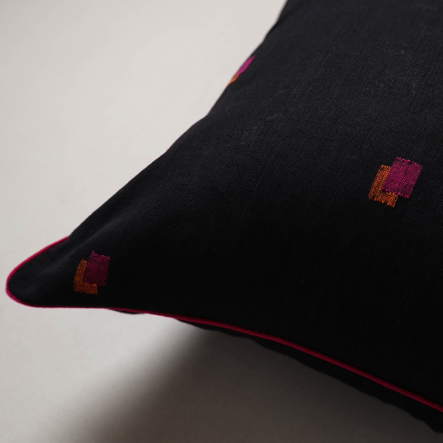 Jacquard Cushion Cover (16 x 16 in) 05