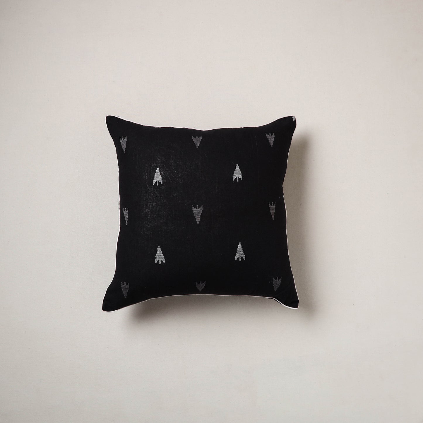 Jacquard Cushion Cover (16 x 16 in) 06