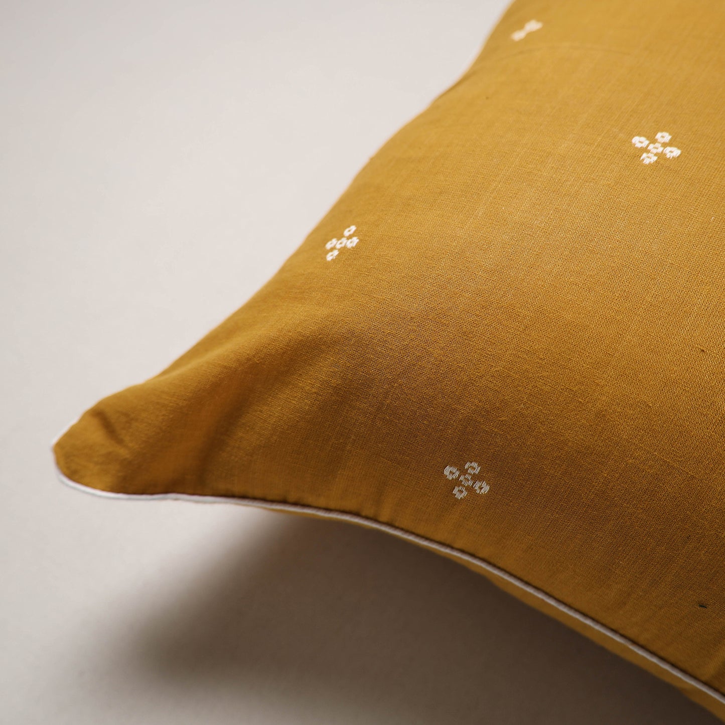 Jacquard Cushion Cover (16 x 16 in) 10