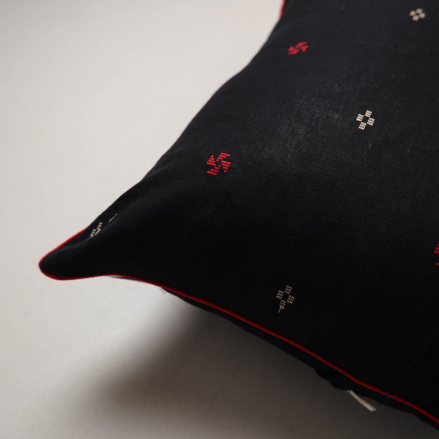 Jacquard Cushion Cover (16 x 16 in) 12