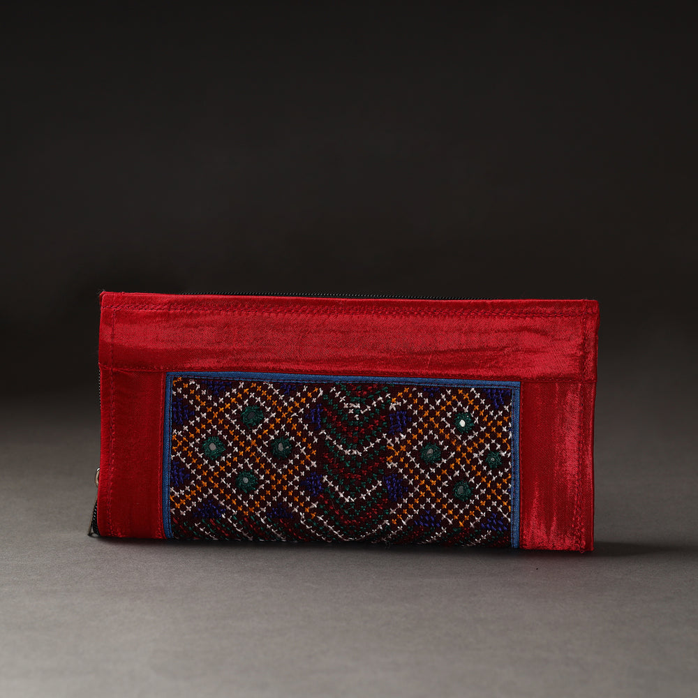 embroidery clutch 