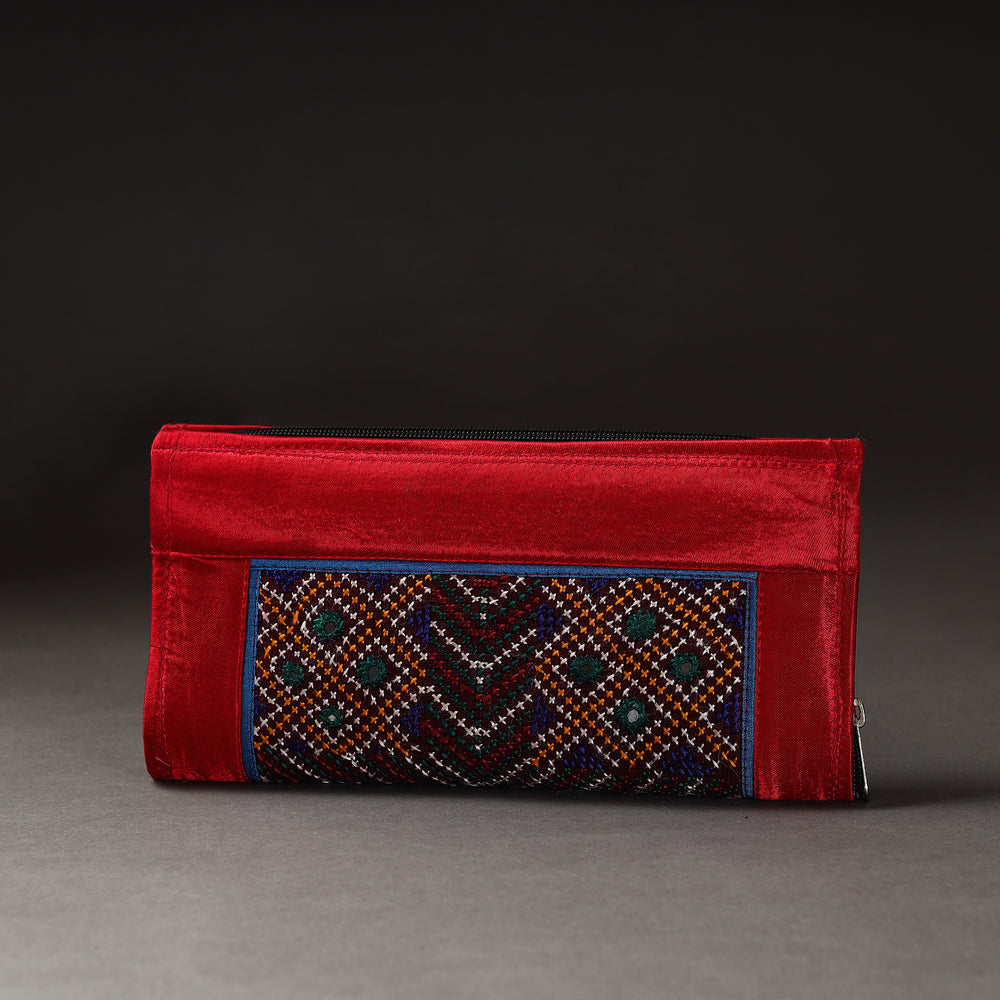 embroidery clutch 