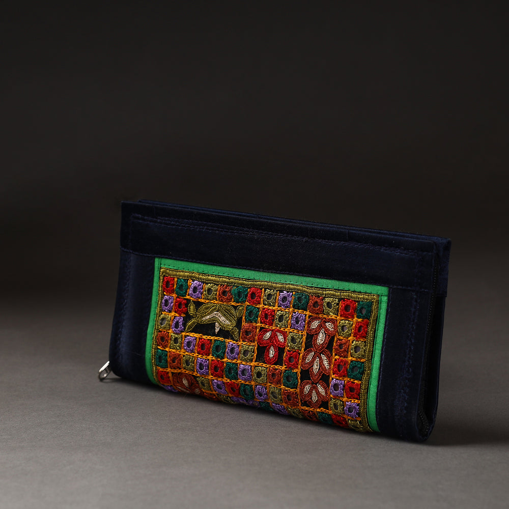 embroidery clutch 