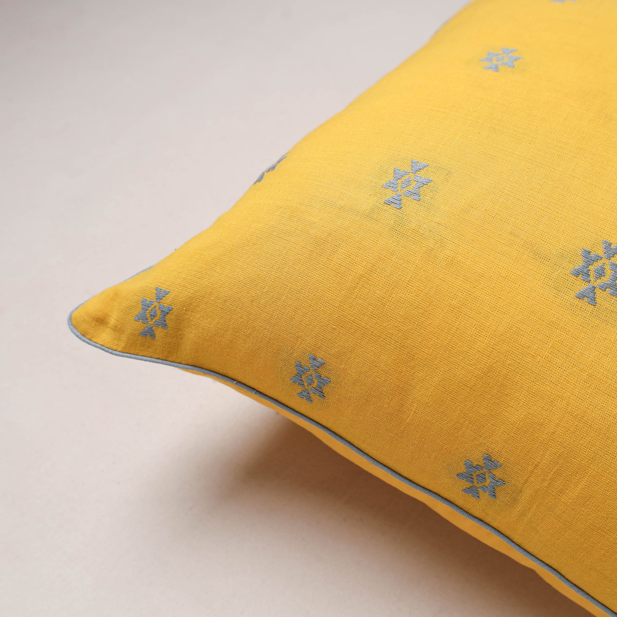 Jacquard Cushion Cover (16 x 16 in) 101