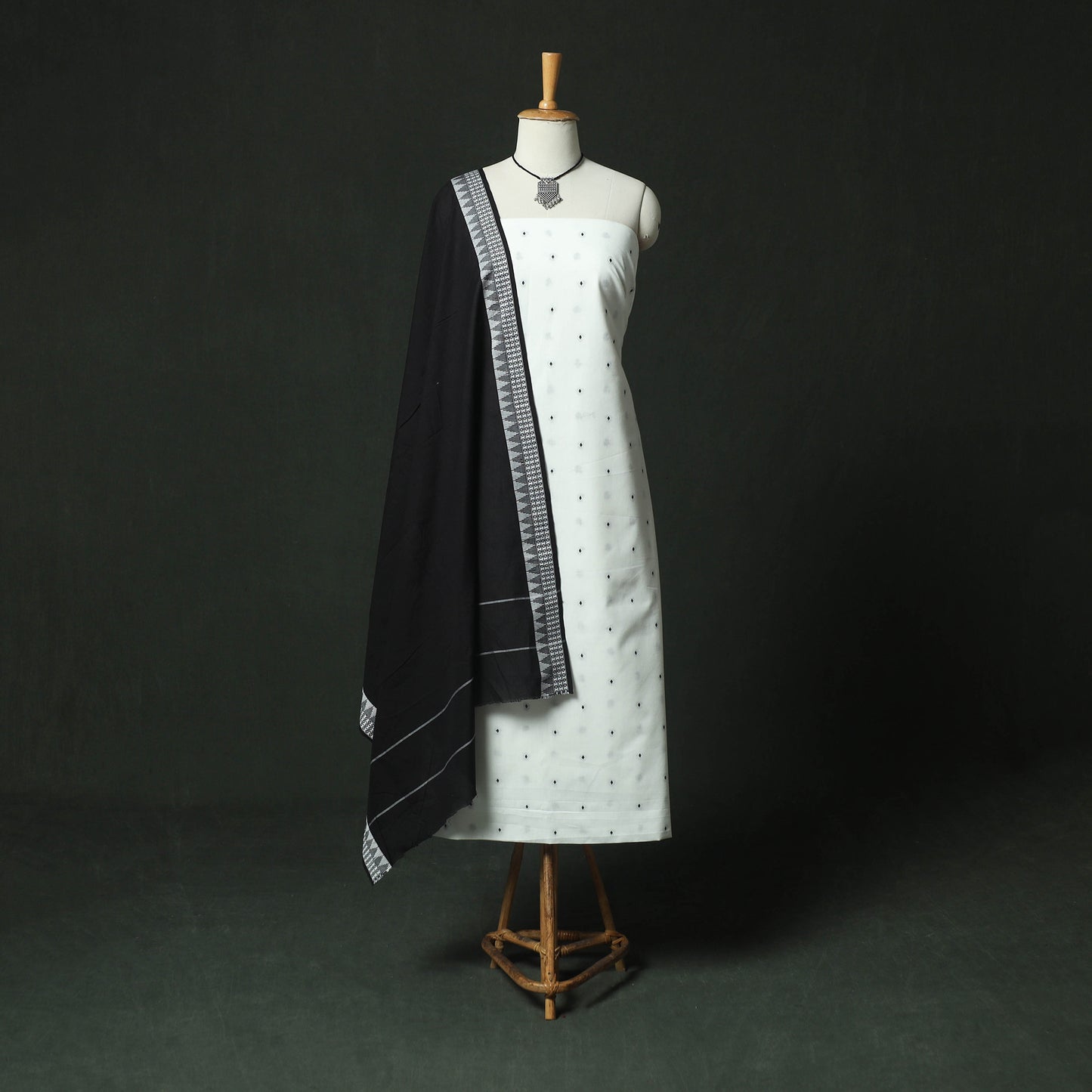 White - Jacquard Woven 2pc Cotton Unstitched Dress Material Kurta Set with Jewellery 07