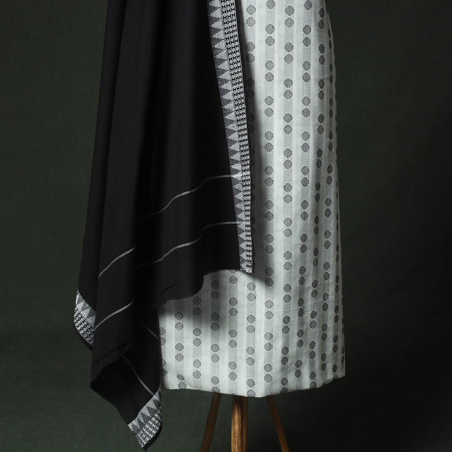 White - Jacquard Woven 2pc Cotton Unstitched Dress Material Kurta Set with Jewellery 08