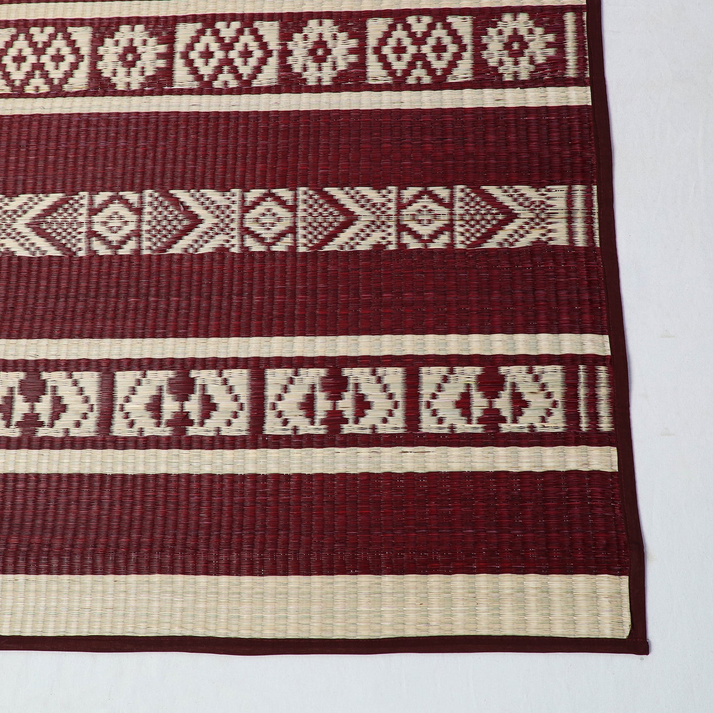 Handwoven Pattamadai Korai Grass Floor Mat (79 x 36 in) 04