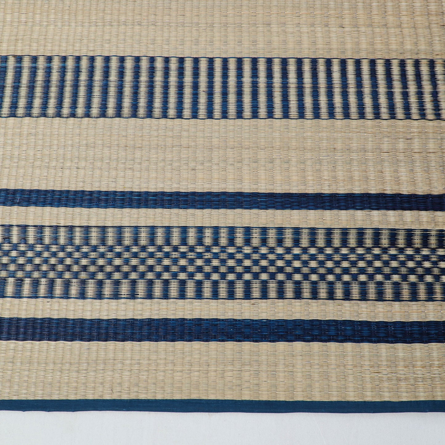 Handwoven Pattamadai Korai Grass Floor Mat (77 x 36 in) 06