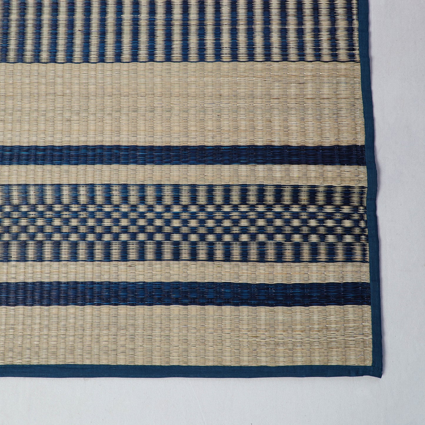 Handwoven Pattamadai Korai Grass Floor Mat (77 x 36 in) 06