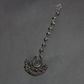 Buy Antique Finish Oxidised White Metal Maang Tikka 16 Online at iTokri.com