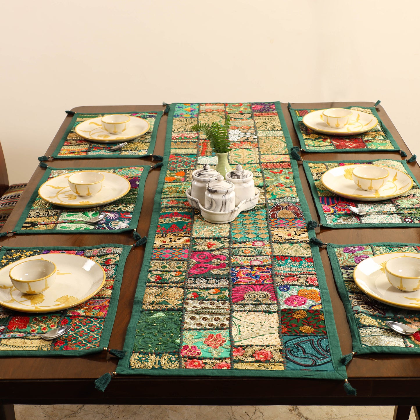 Khambadiya Patchwork Table Runner with Table Mat Set 04