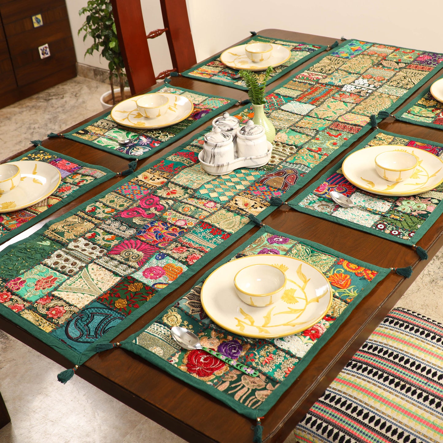 Khambadiya Patchwork Table Runner with Table Mat Set 04