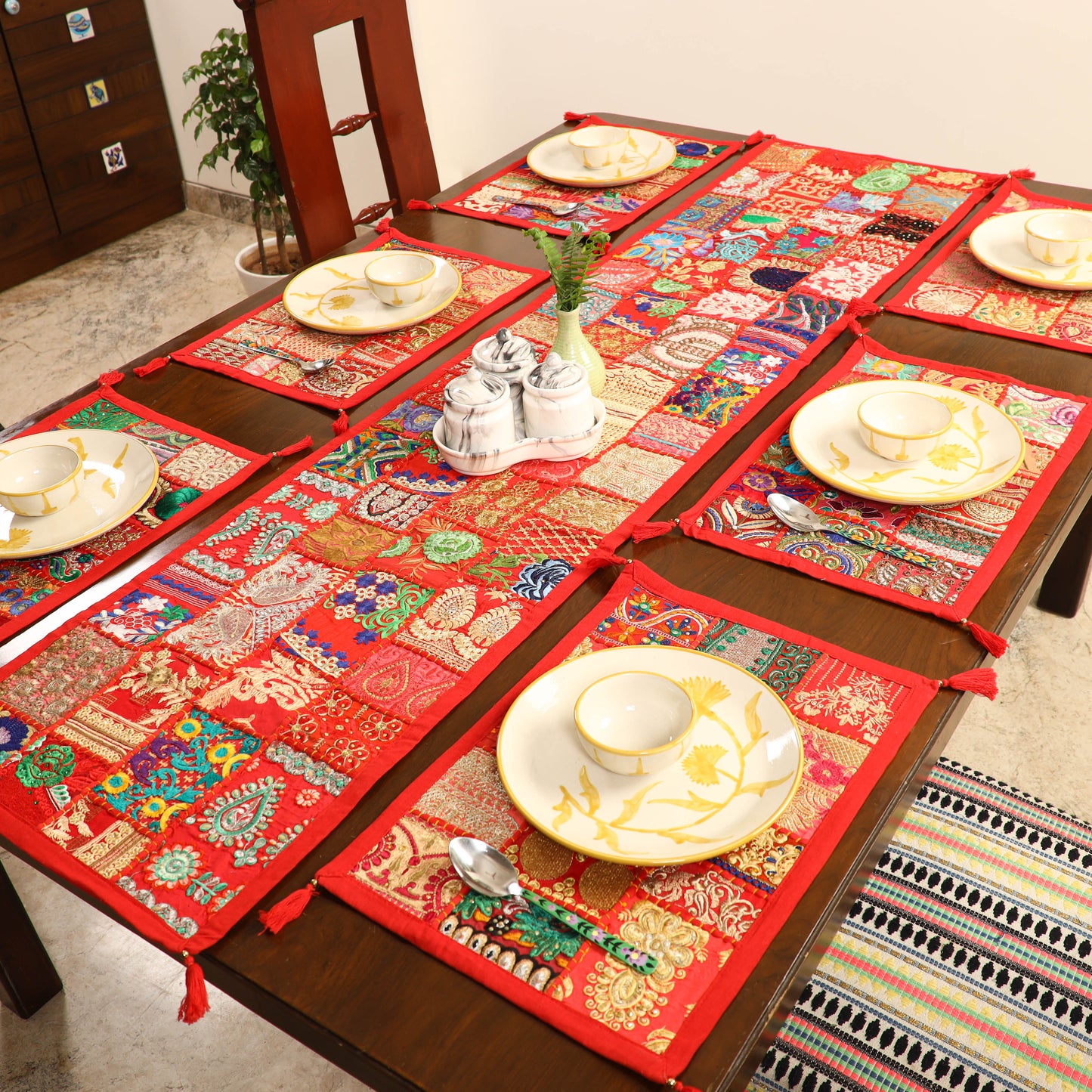 Khambadiya Patchwork Table Runner with Table Mat Set 05