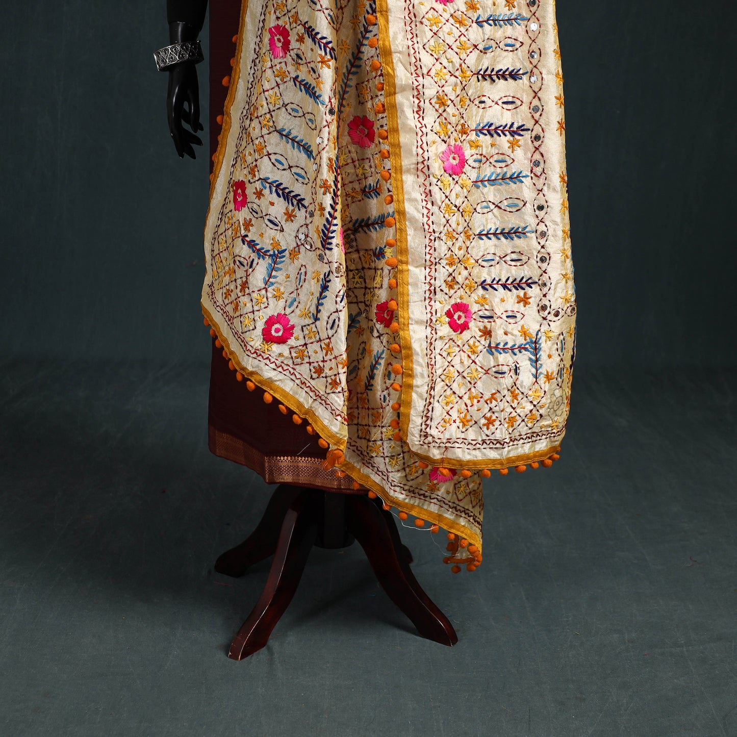 Ranihati Chapa Work Chanderi Silk Hand Embroidery Dupatta 18