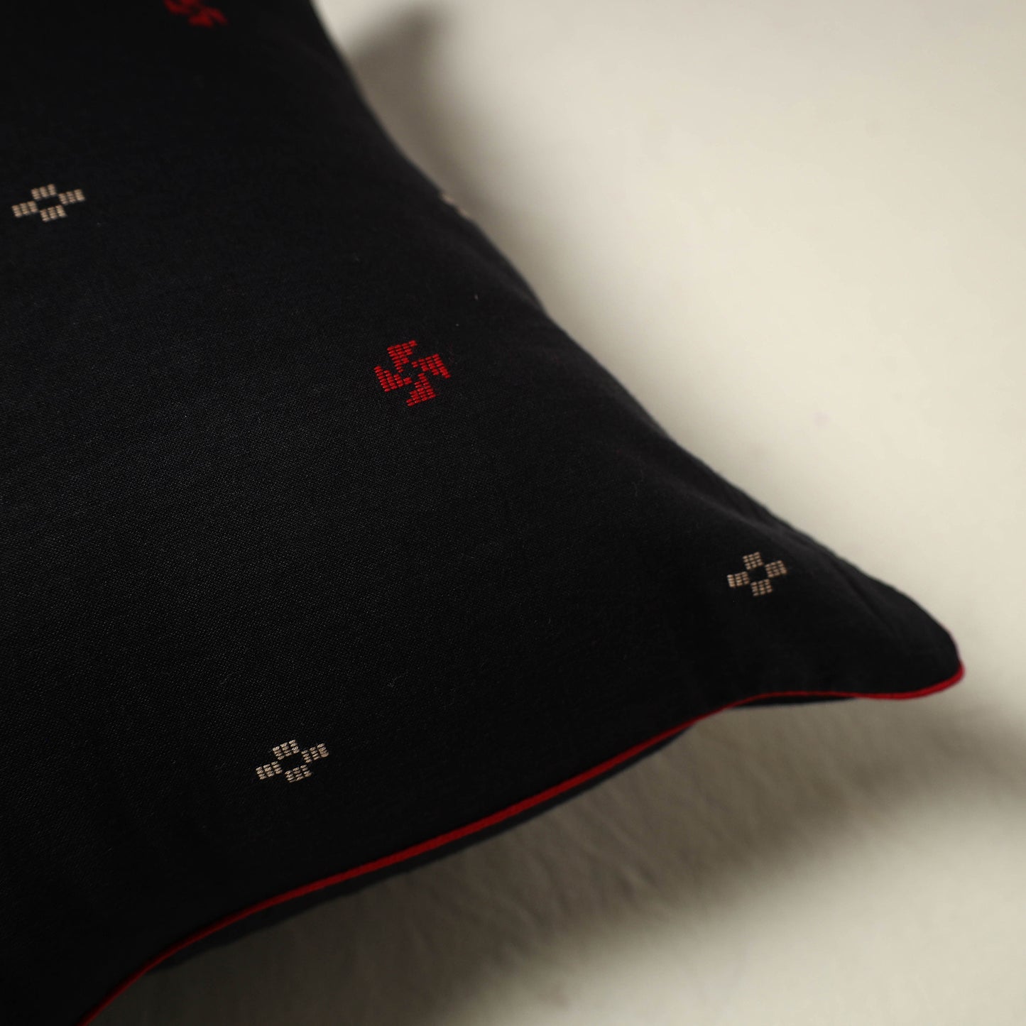 Jacquard Weave Cushion Cover (16 x 16 in) 05