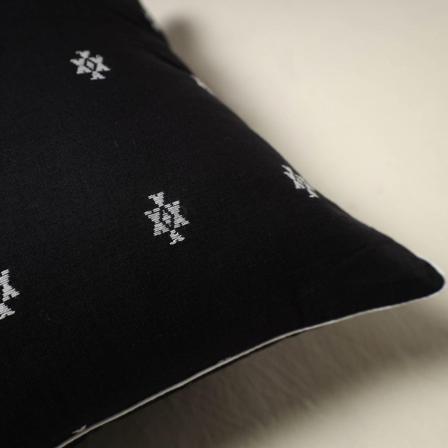 Jacquard Weave Cushion Cover (16 x 16 in) 06