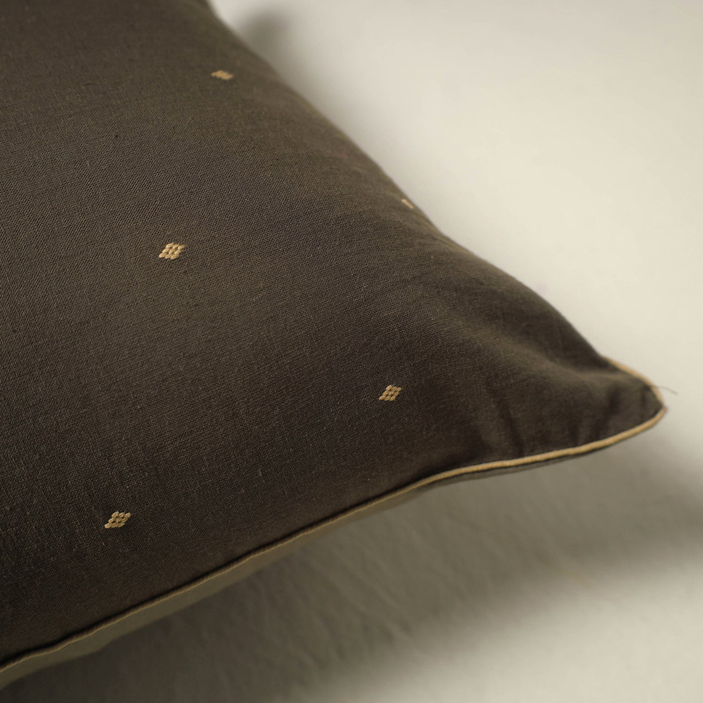 Jacquard Weave Cushion Cover (16 x 16 in) 08