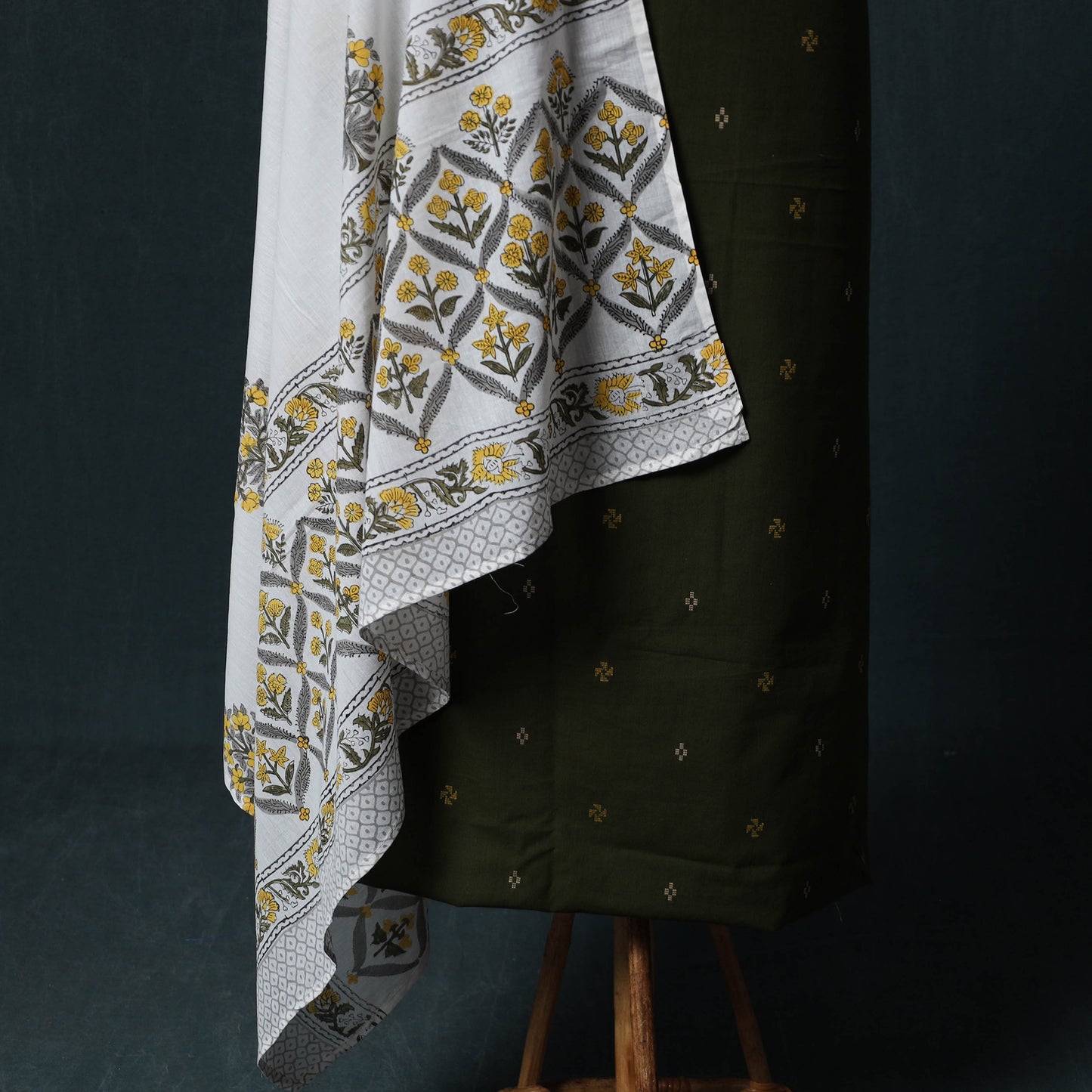 Green - Jacquard Woven 2pc Cotton Unstitched Dress Material Kurta Set with Jewellery 07