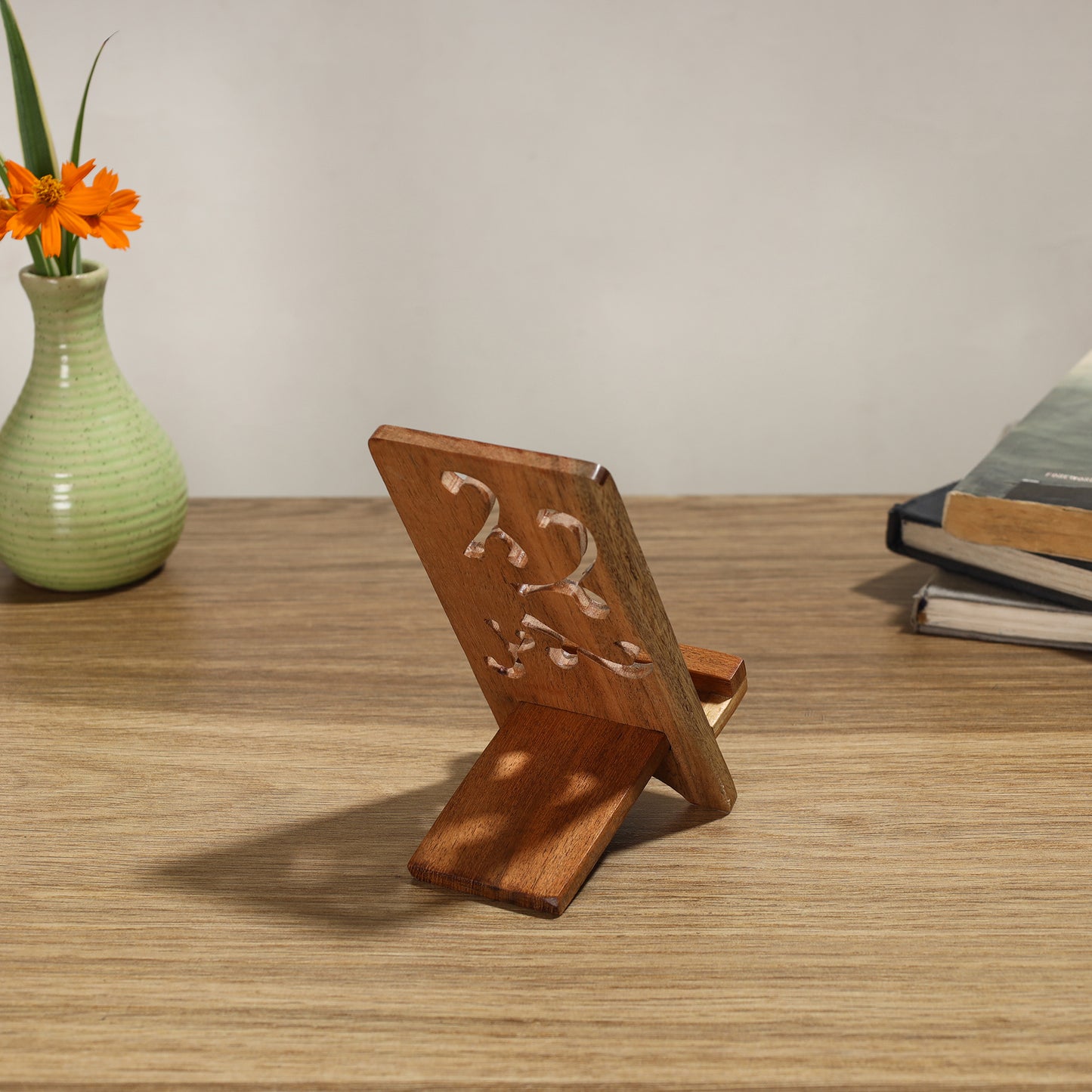 Handcarved Acacia Wood Mobile Stand 01