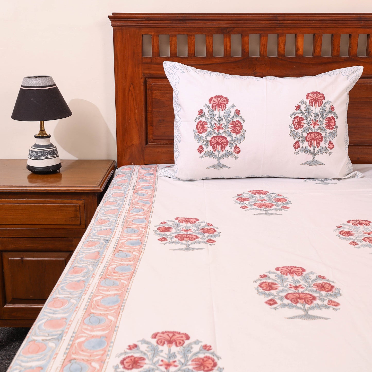 White - Sanganeri Print Cotton Double Bed Cover Set (108 x 90 in) 01