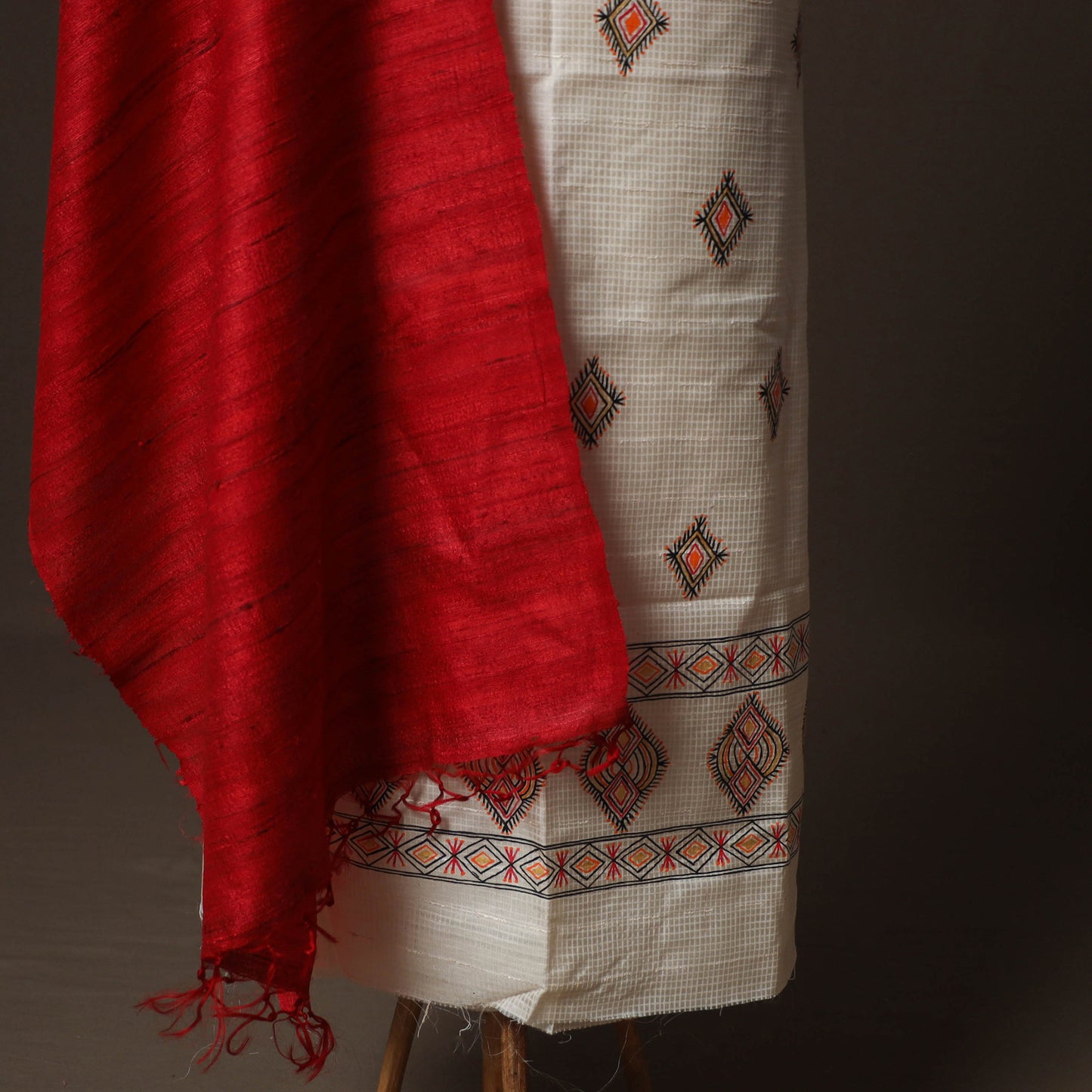 White - Godna Handpainted Tussar Silk Handloom 2pc Unstitched Dress Material Kurta Set 27