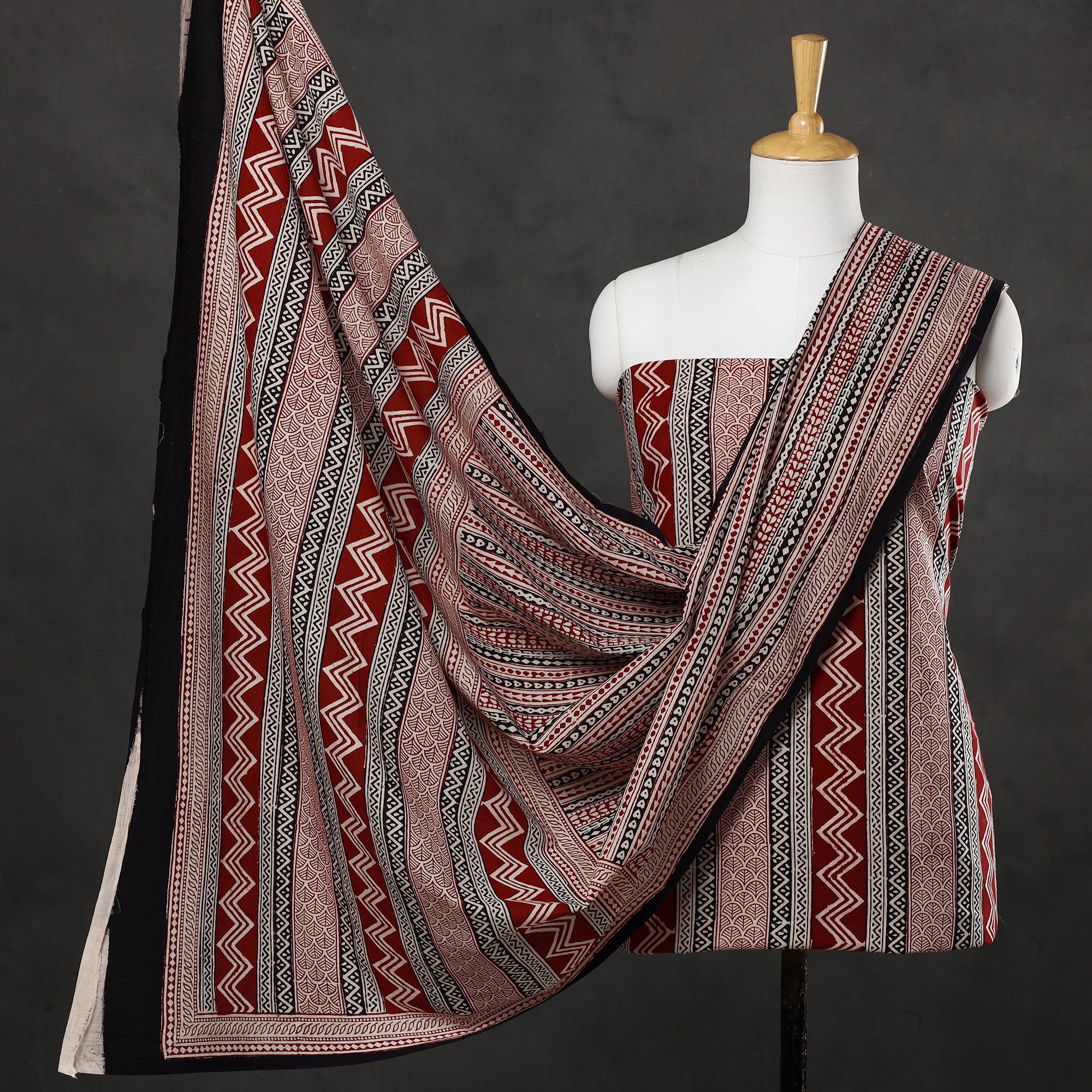 Buy 3pc Sanganeri Block Printed Chanderi Silk Gota Patti Work Suit Material  Set Online at iTokri.com by HAVELI CHRONICLES l iTokri आई.टोकरी