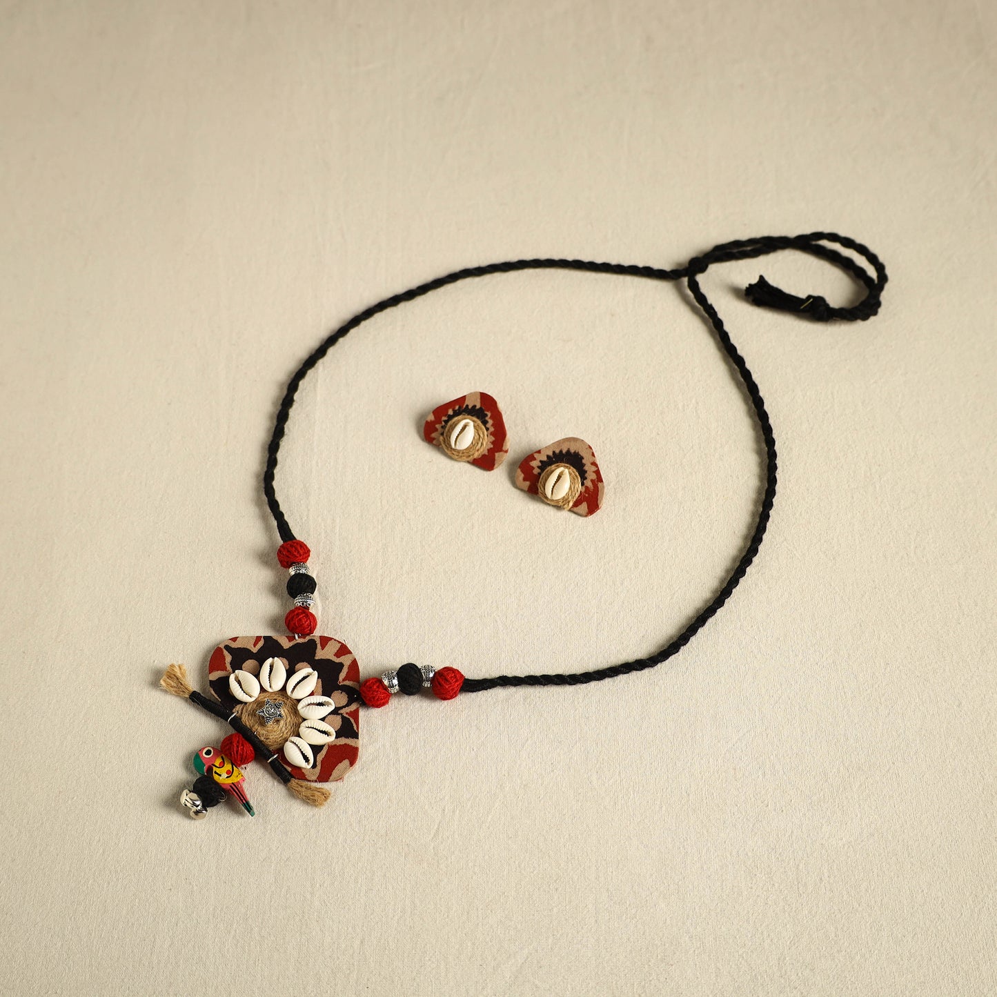  Multicolor Fabart Jute & Shell Work Necklace Set