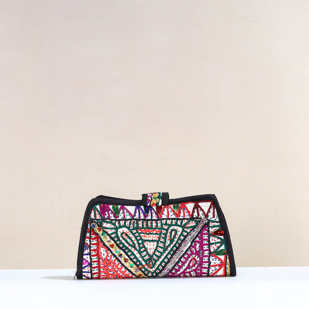 embroidery clutch 