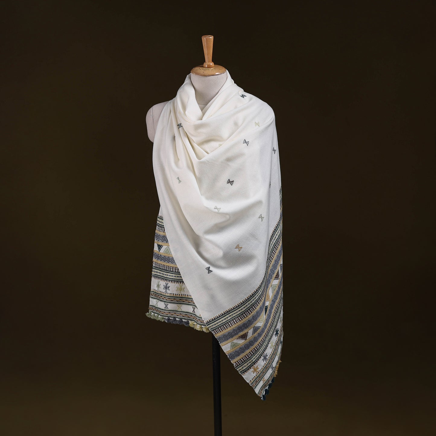 White - Kutch Bhujodi Handwoven Acrylic Wool Shawl 152