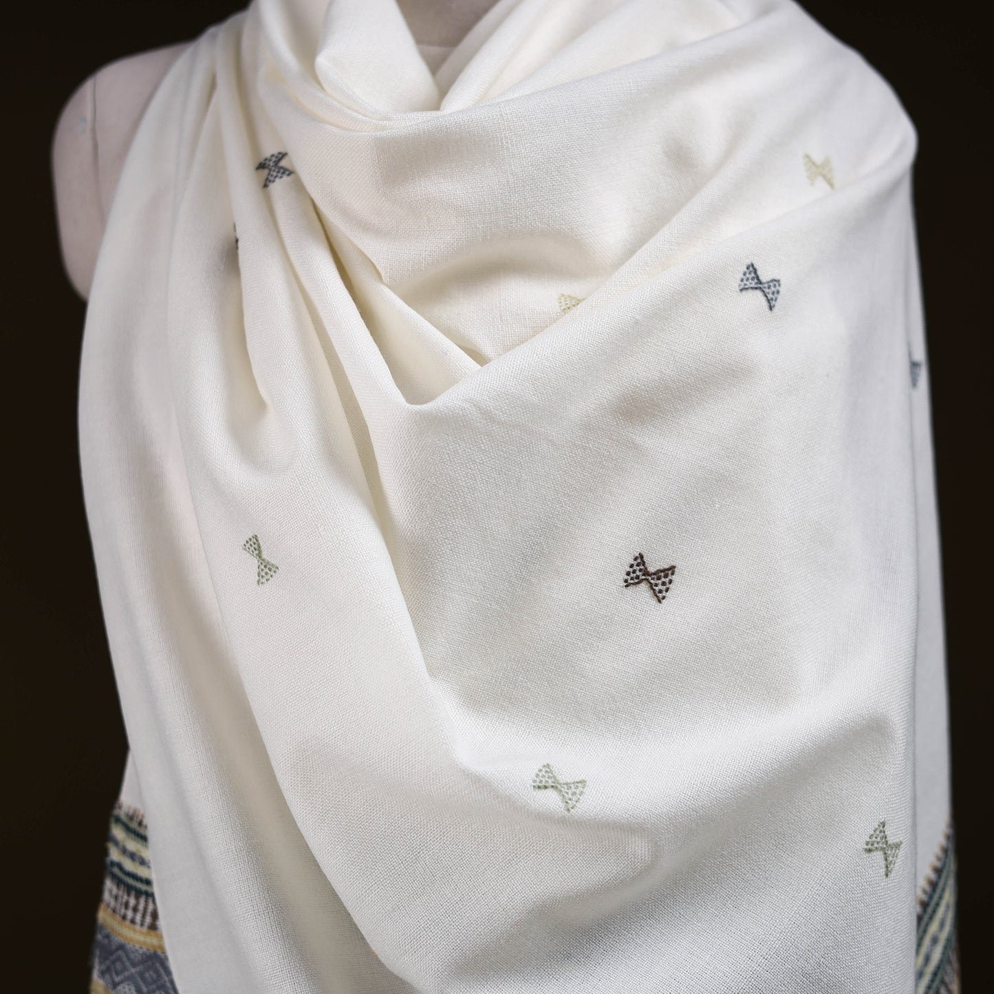 White - Kutch Bhujodi Handwoven Acrylic Wool Shawl 152
