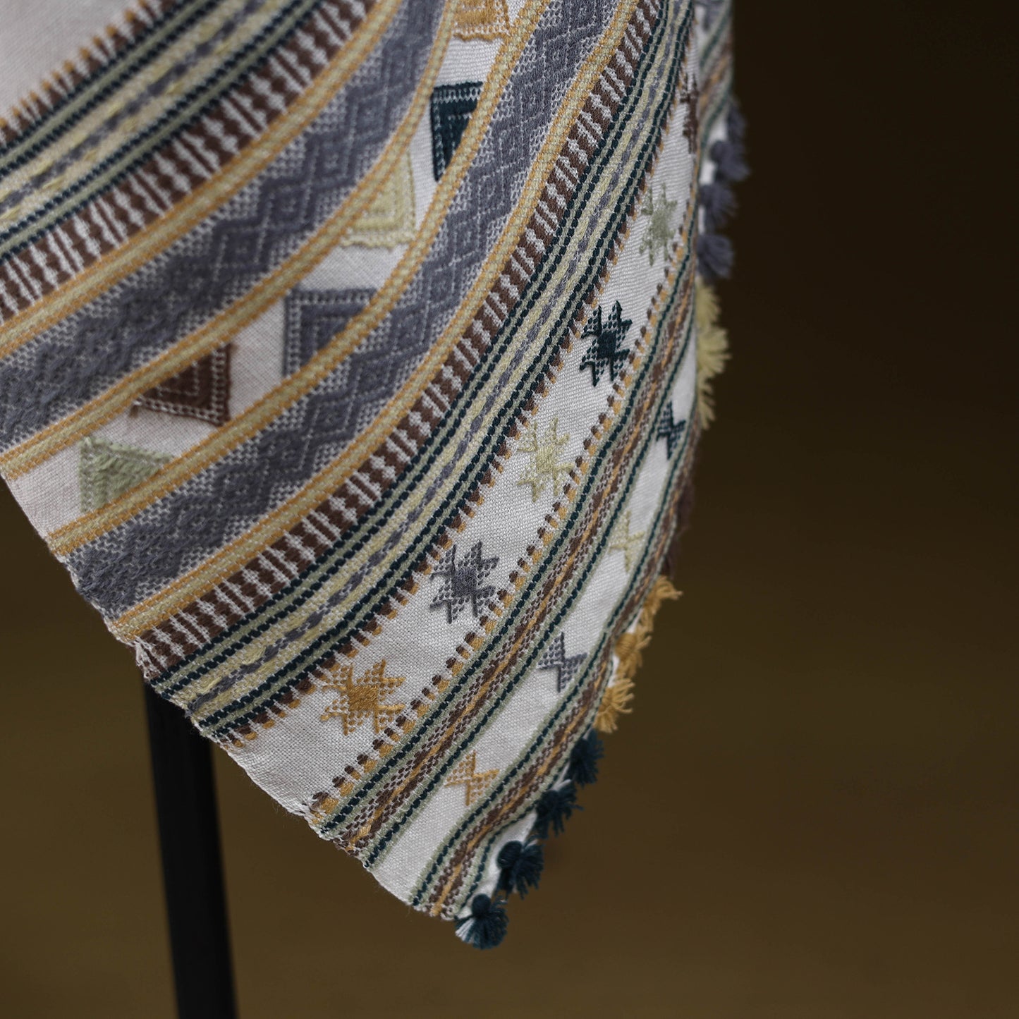 White - Kutch Bhujodi Handwoven Acrylic Wool Shawl 152