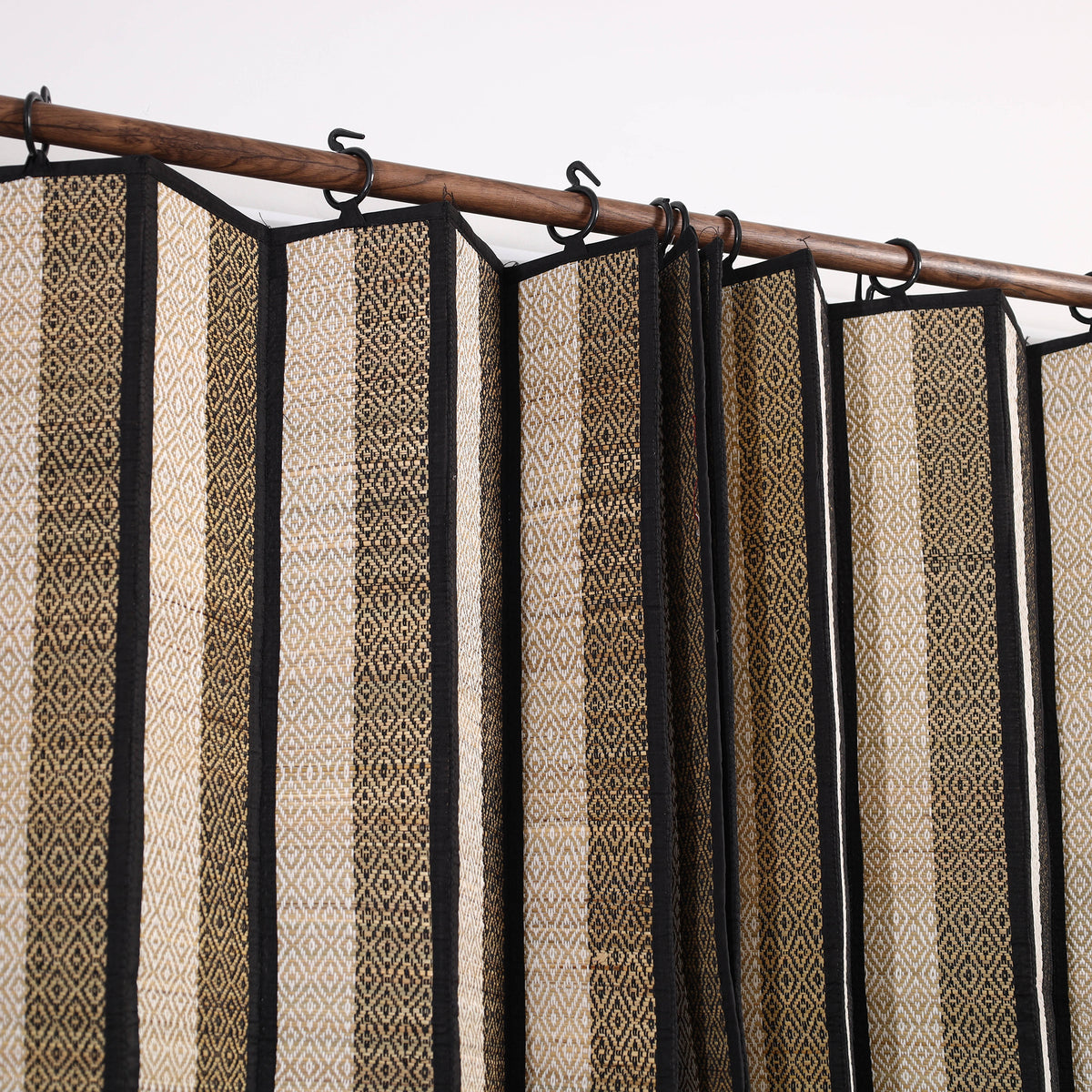 madur grass door curtain