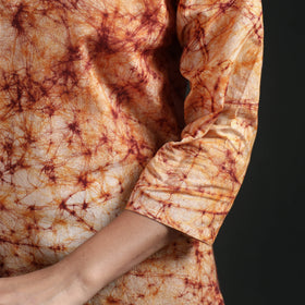 Three-quarter sleeve of the peach cream kurta, plain edge under the orange web print