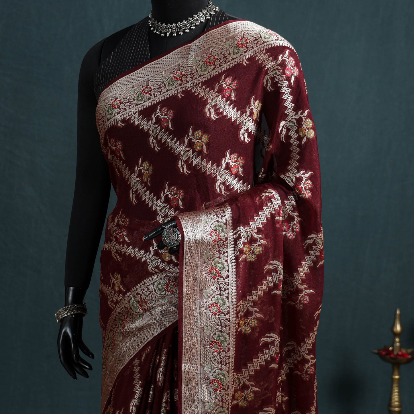 Banarasi Pure Handwoven Georgette Meena Buti Zari Jaal Work Saree 12