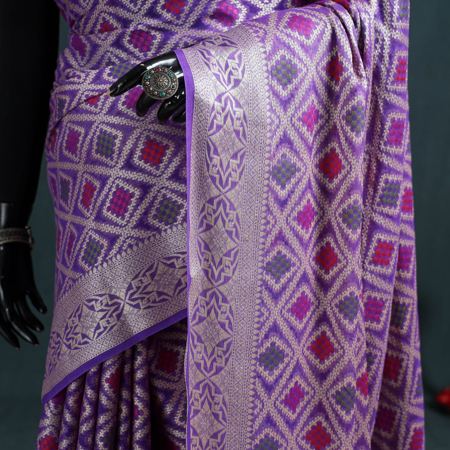 Banarasi Pure Handwoven Georgette Meena Buti Zari Jaal Work Saree 06