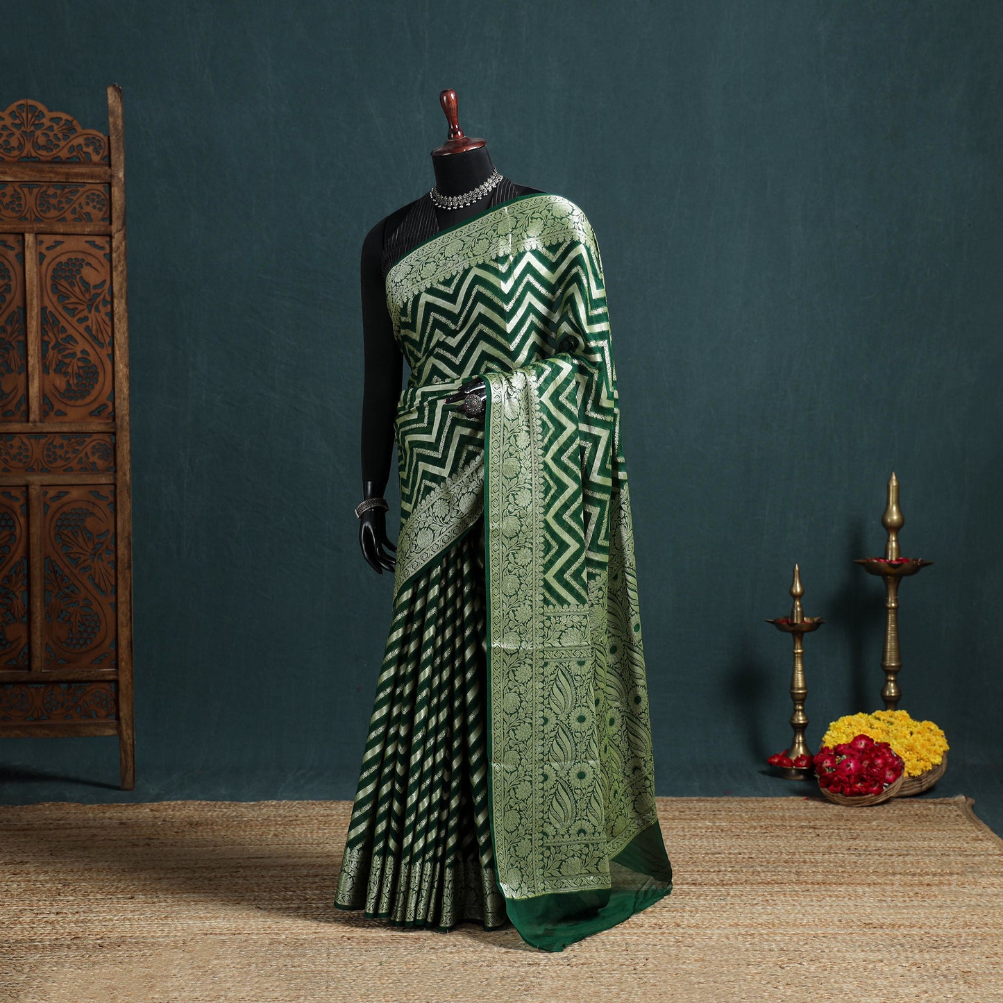Banarasi Pure Handwoven Georgette Meena Buti Zari Jaal Work Saree 09