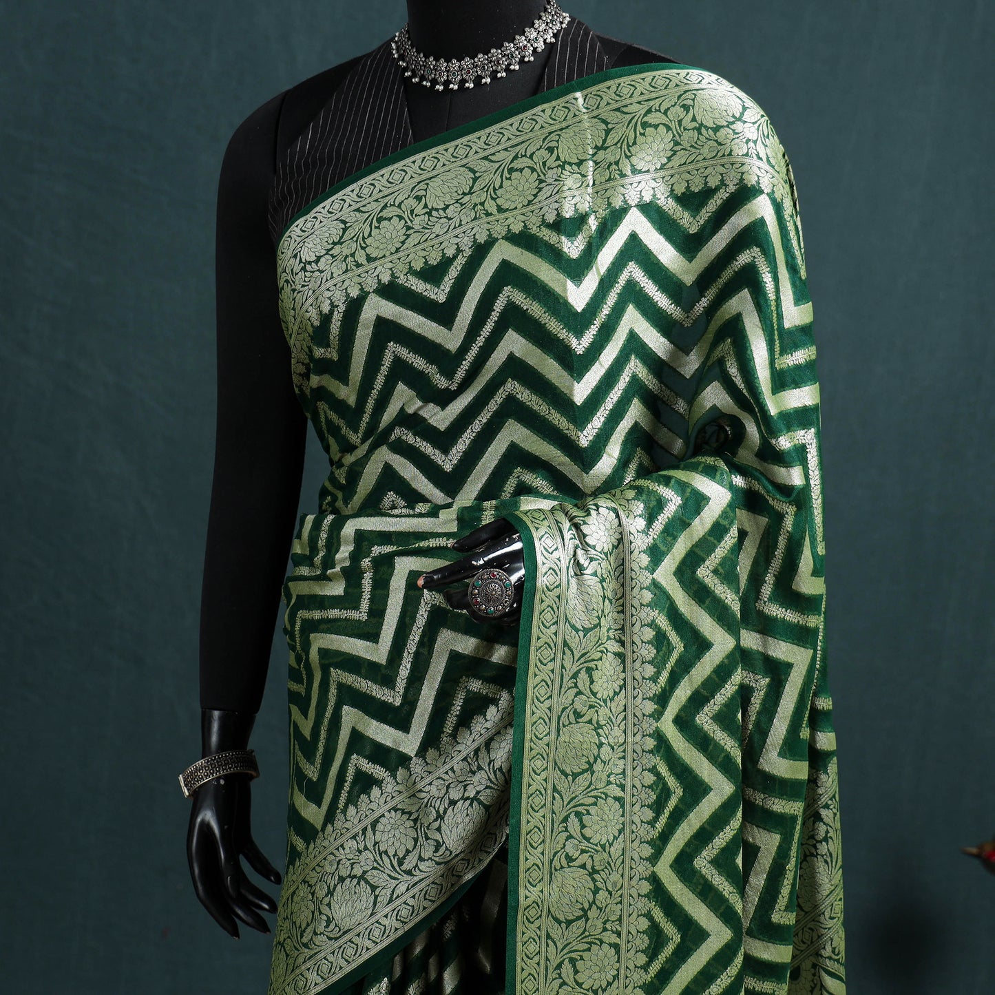 Banarasi Pure Handwoven Georgette Meena Buti Zari Jaal Work Saree 09
