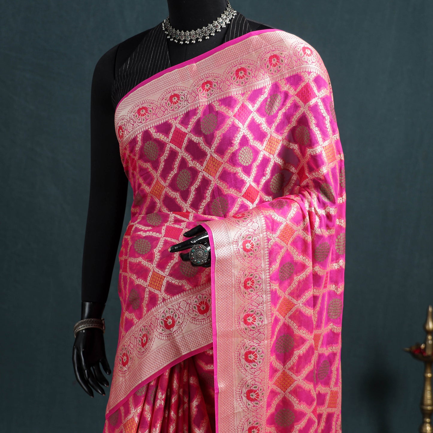 Banarasi Pure Handwoven Georgette Meena Buti Zari Jaal Work Saree 10