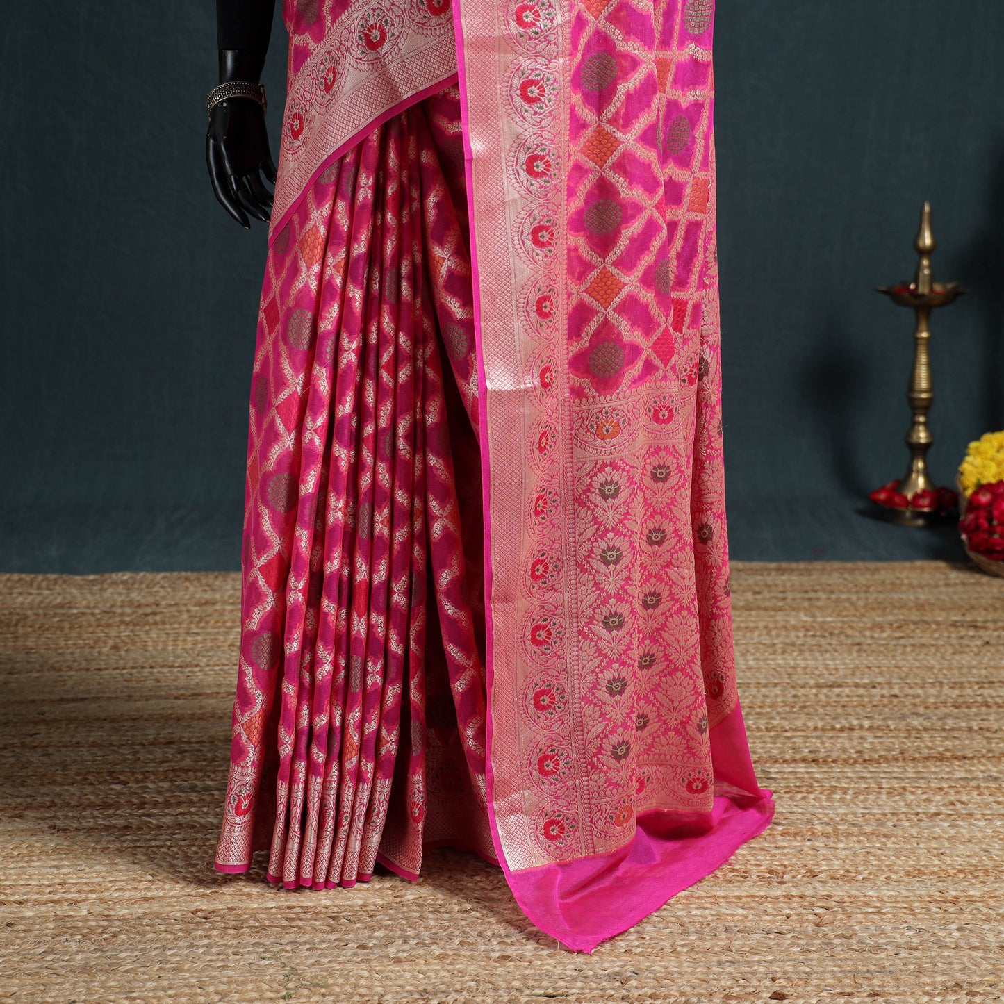Banarasi Pure Handwoven Georgette Meena Buti Zari Jaal Work Saree 10