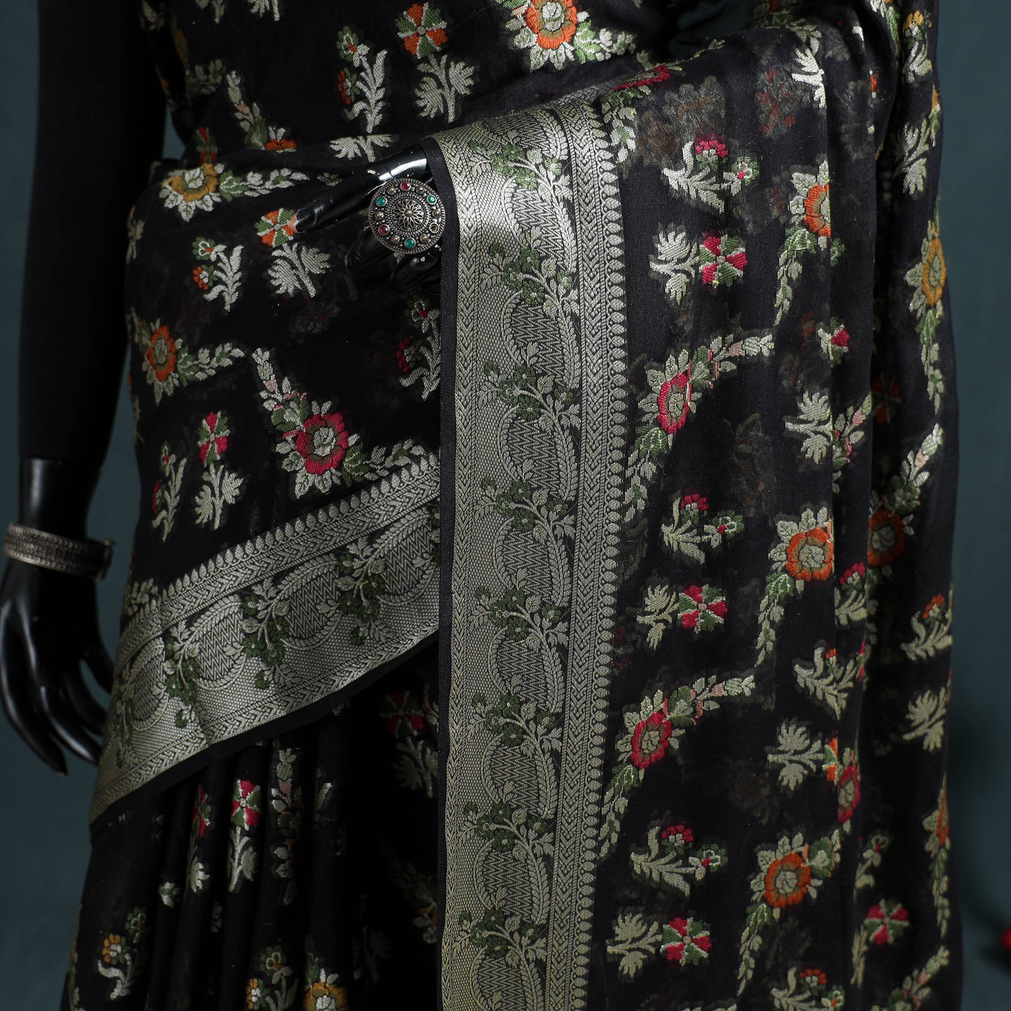Banarasi Pure Handwoven Georgette Meena Buti Zari Jaal Work Saree 11