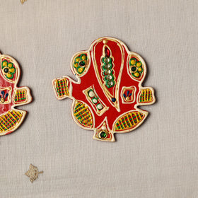 Traditional handpainted wooden ganesha (set of 2) 08