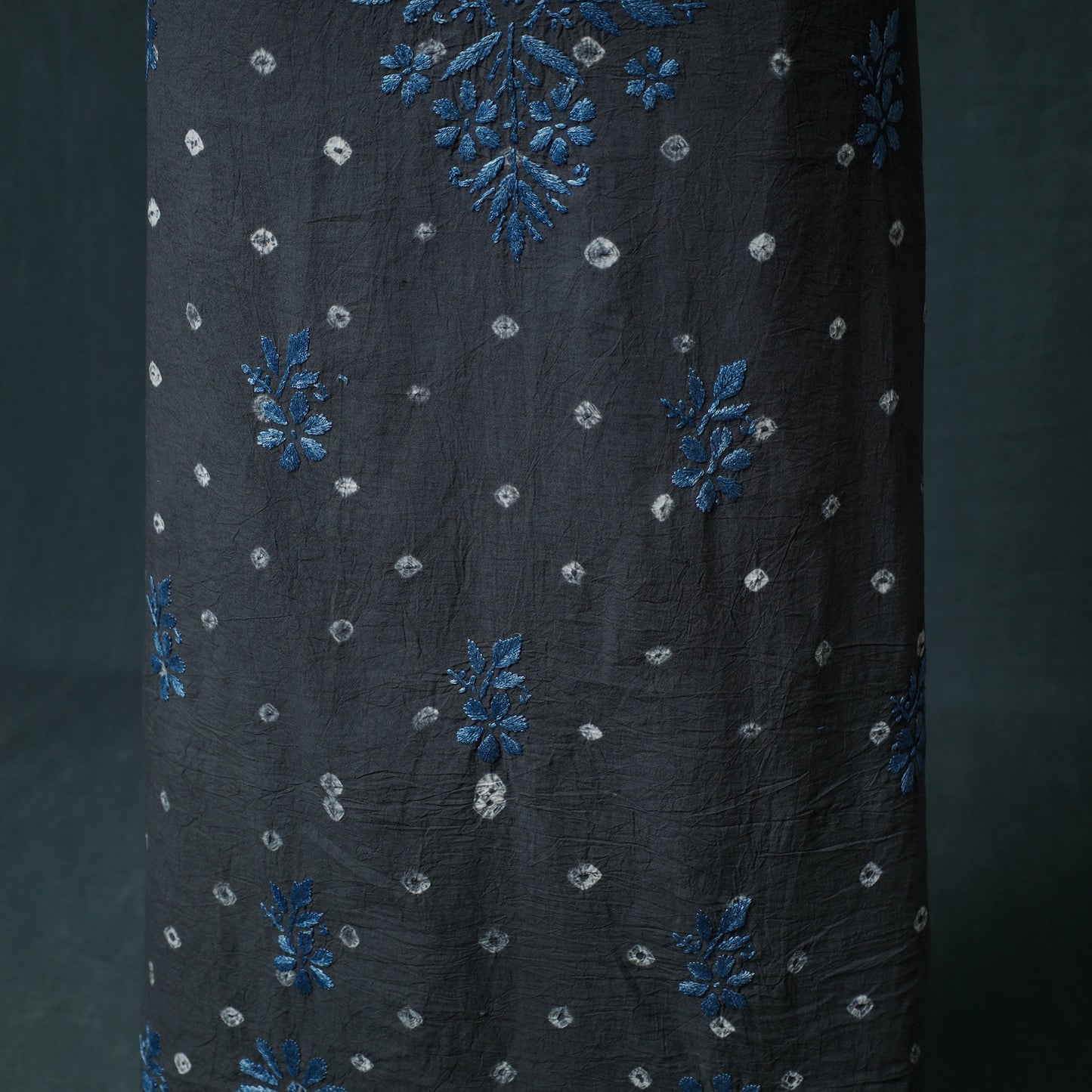 Lucknowi Chikankari Hand Embroidered Cotton Unstitched Kurta Material (2.7M) 02