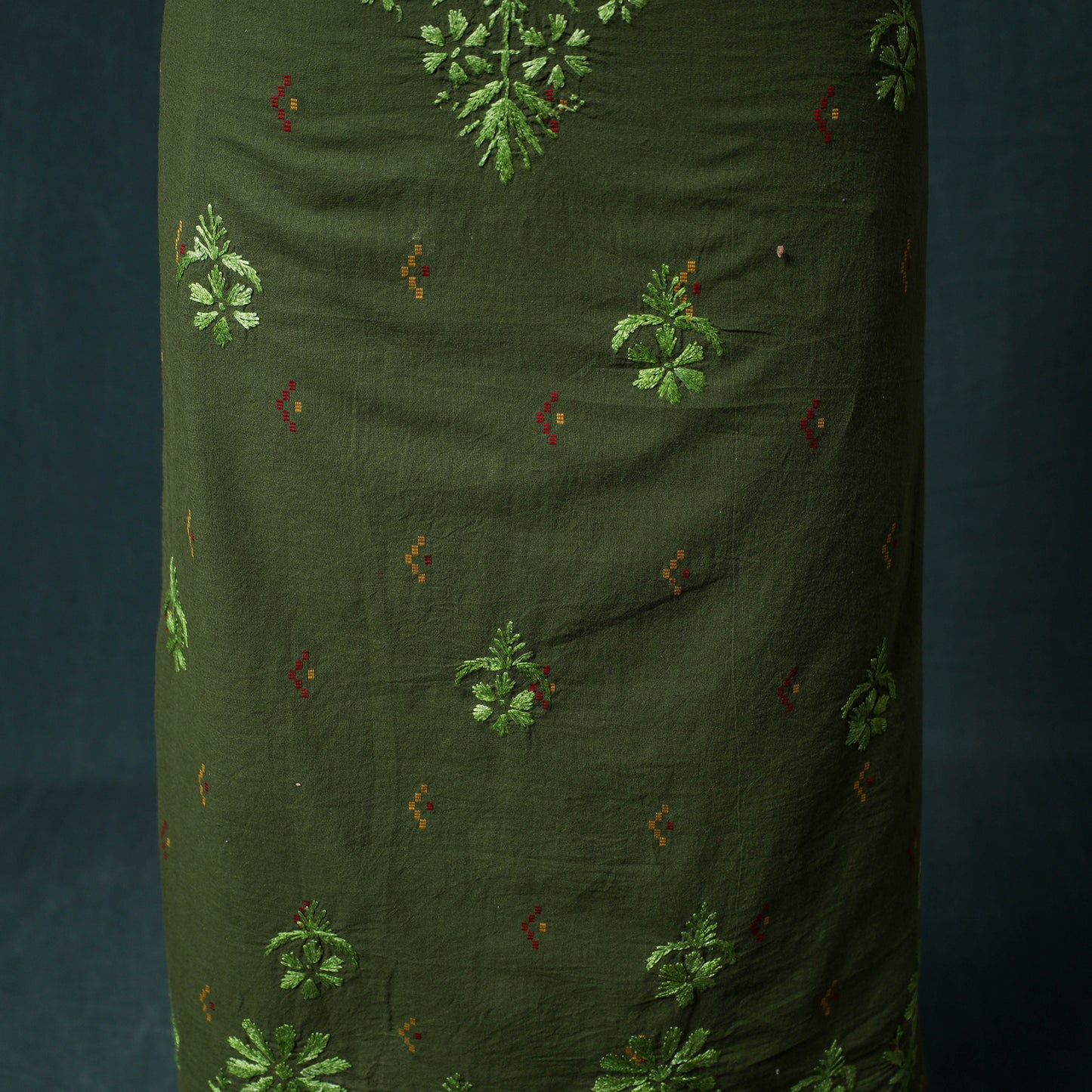Lucknowi Chikankari Hand Embroidered Cotton Unstitched Kurta Material (2.7M) 25