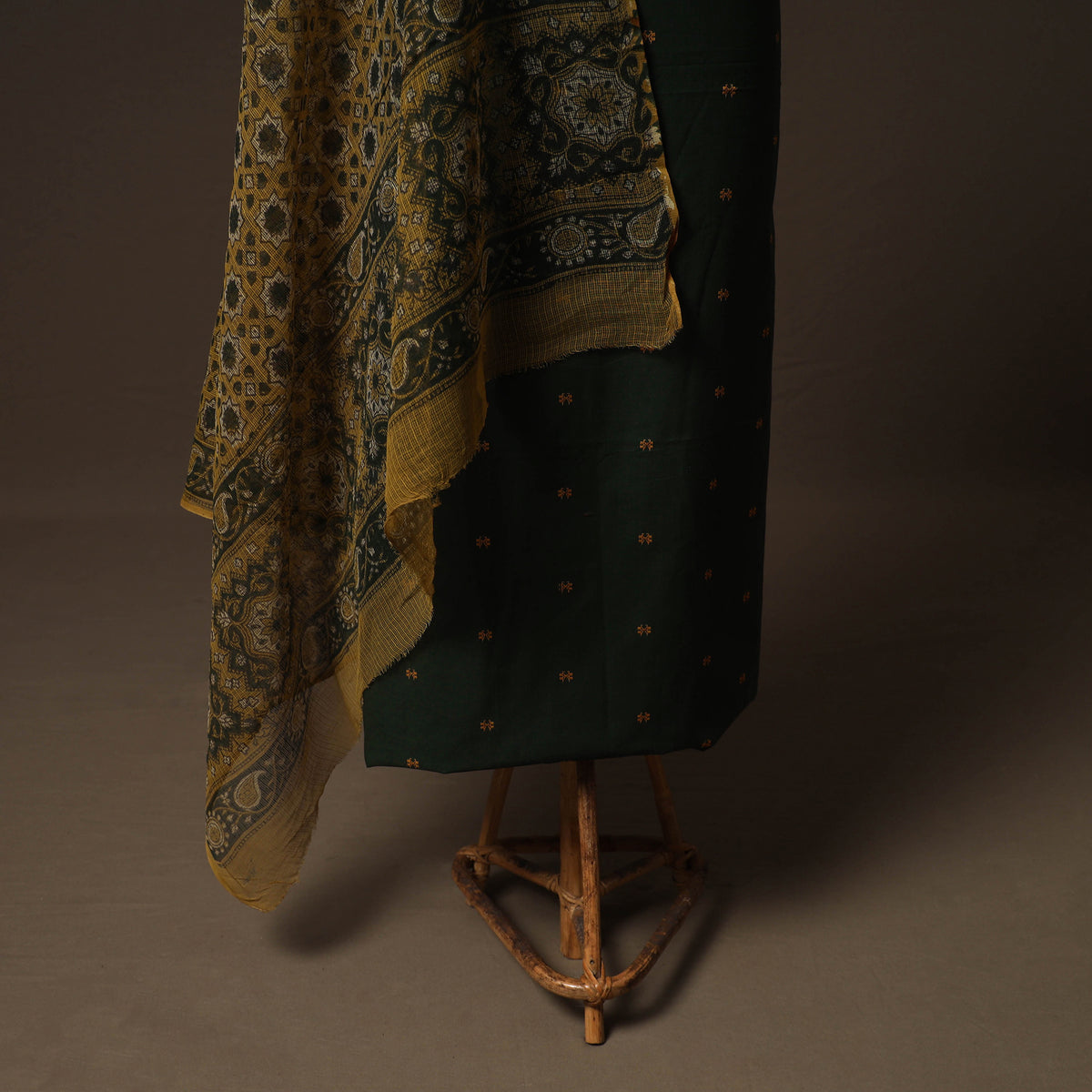 Jacquard Cotton Unstitched Dress Material: Kurta & Dupatta with Jewellery 09