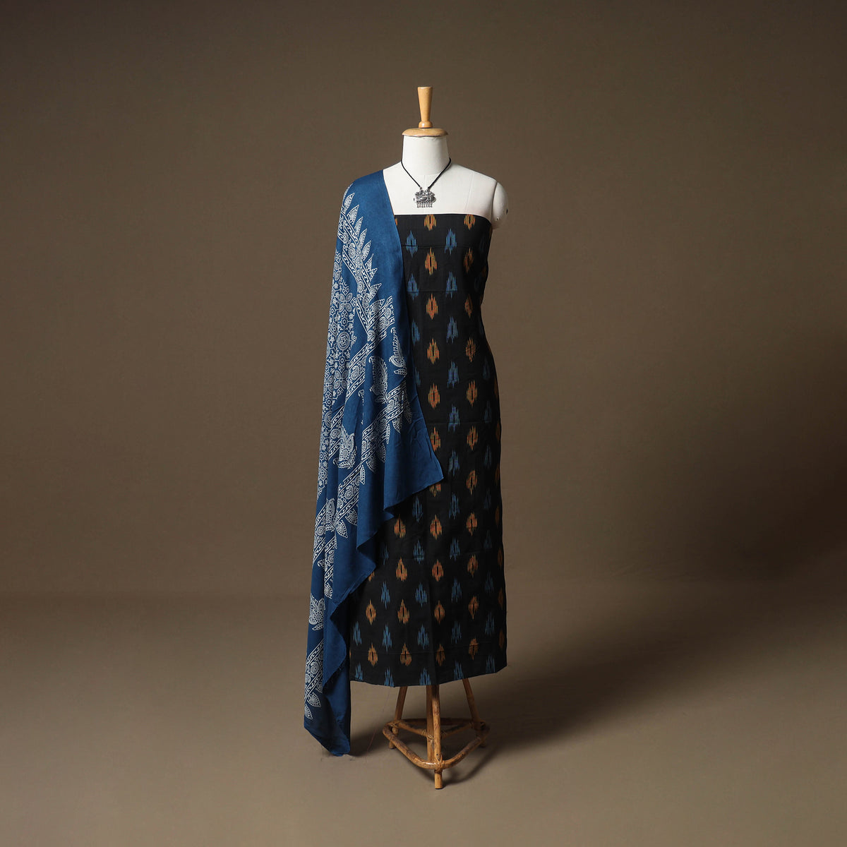 Pochampally Ikat Cotton Unstitched Dress Material: Kurta & Dupatta with Jewellery 09